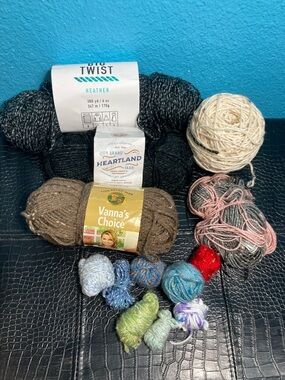 357g / 12.59 oz Heather Themed Assorted Yarn Bundle 🐱 🐶